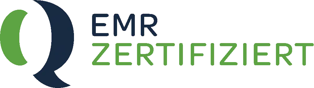 Logo mit einem kreisförmigen blau-grünen Symbol auf der linken Seite und der Aufschrift EMR Zertifiziert in fetten Großbuchstaben daneben, die auf die EMR-Zertifizierung hinweist.